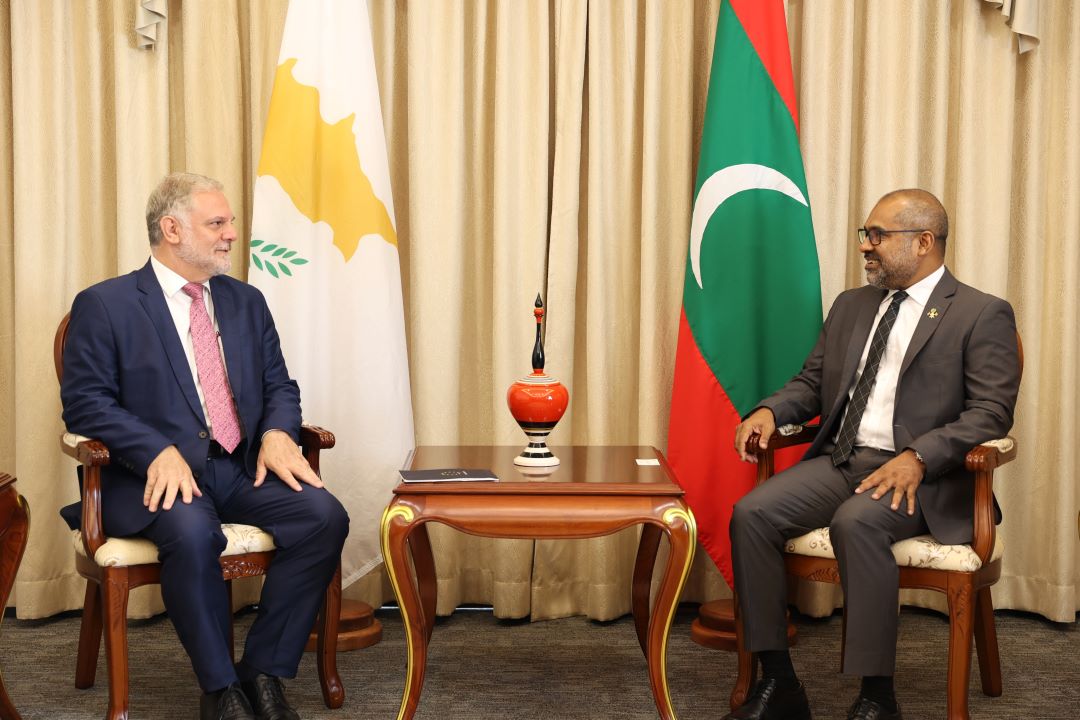 ސައިޕްރަސް އިން ދިވެހިރާއްޖެ އަށް ކަނޑައަޅުއްވާ އައު ސަފީރު ޚާރިޖީ ވަޒީރު ޑރ. ޚަލީލްގެ އަރިހަށް އިޙްތިރާމުގެ ޒިޔާރަތެއް ކުރައްވައިފި