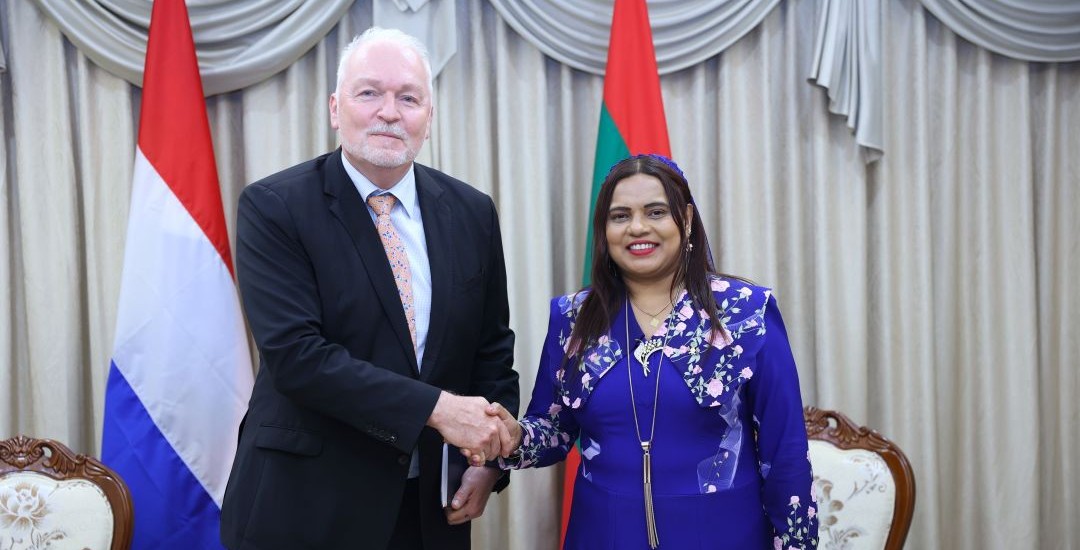 ނެދަލެންޑްސް ދިވެހިރާއްޖެ އަށް ކަނޑައަޅުއްވާ އައު ސަފީރު ޚާރިޖީ ވަޒީރު އިރުތިޝާމް ގެ އަރިހަށް އިޙްތިރާމުގެ ޒިޔާރަތެއް ކުރައްވައިފި