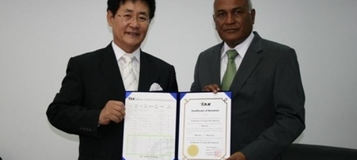 Honourary Consul of Maldives in Seoul donates more than 150 thousand Dollars worth of medicine