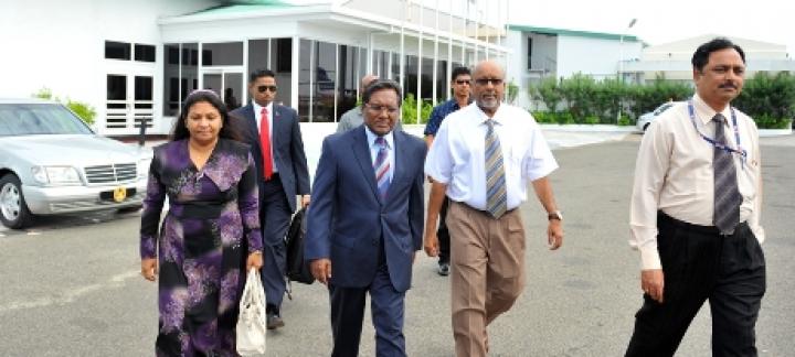 President Waheed departs to Saudi Arabia