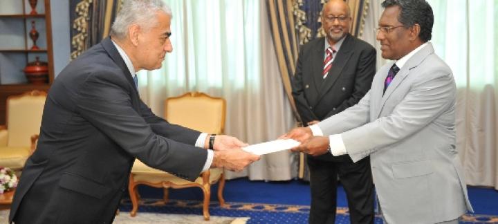 New Azerbaijani Ambassador presents credentials to the President