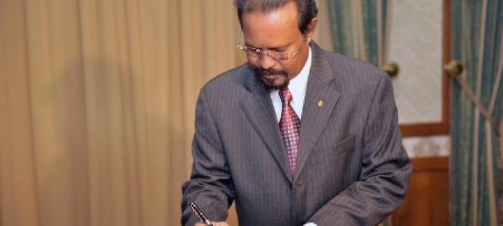 "Government will respect freedom of assembly; but protesters must respect thelaw" - Foreign Minister