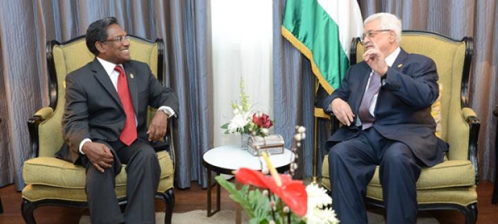 President Waheed Meets Palestine Counterpart