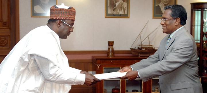 New Nigerian Ambassador Presents Credentials to the President