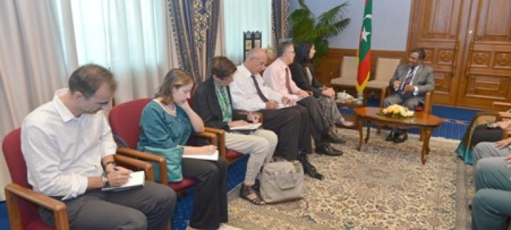 President meets with visiting foreign diplomats
