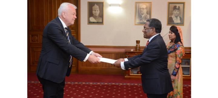 New Swedish Ambassador Presents Credentials to the President