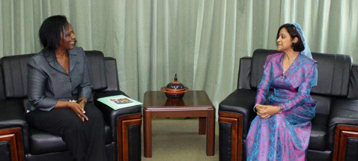 Representative of the United Nations Children's Fund presents her Letter of Appointment to Minister of Foreign Affairs