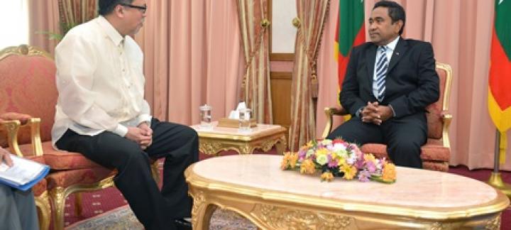 New Ambassador of the Republic of Philippines Presents Credentials to the President