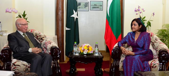 Minister of Foreign Affairs ofPakistan calls on Minister of Foreign Affairs of the Republic of Maldives