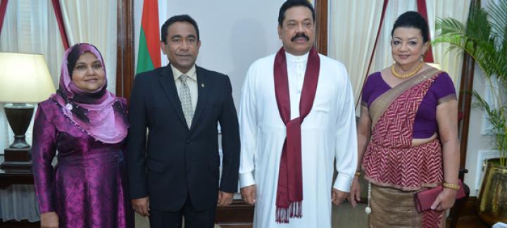 President Yameen and First Lady meet Sri Lankan President and First Lady