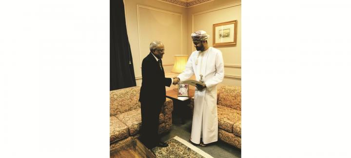 Former President Maumoon presents letter from President Yameen to Omani Foreign Affairs Secretary General