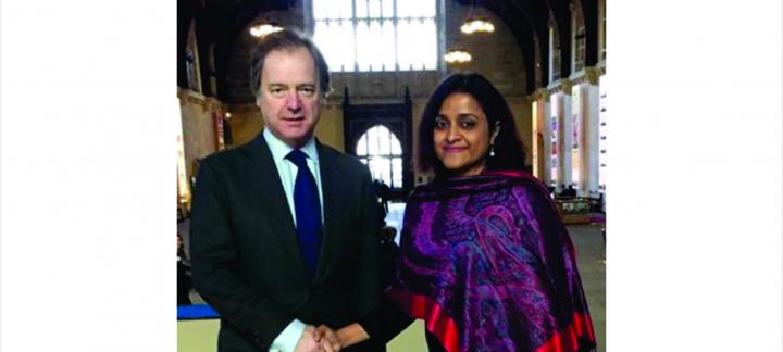Minister Dunya briefs State Minister Hugo Swire